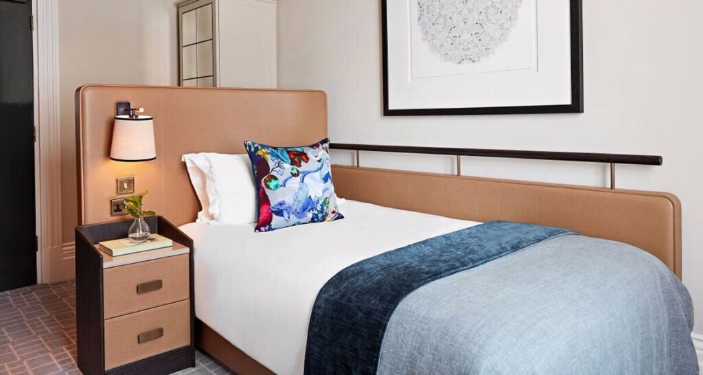 luxury-hotels-small-solo-rooms-thefutureparty